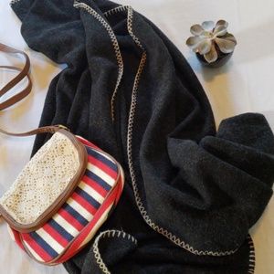 Shawl with arms opening